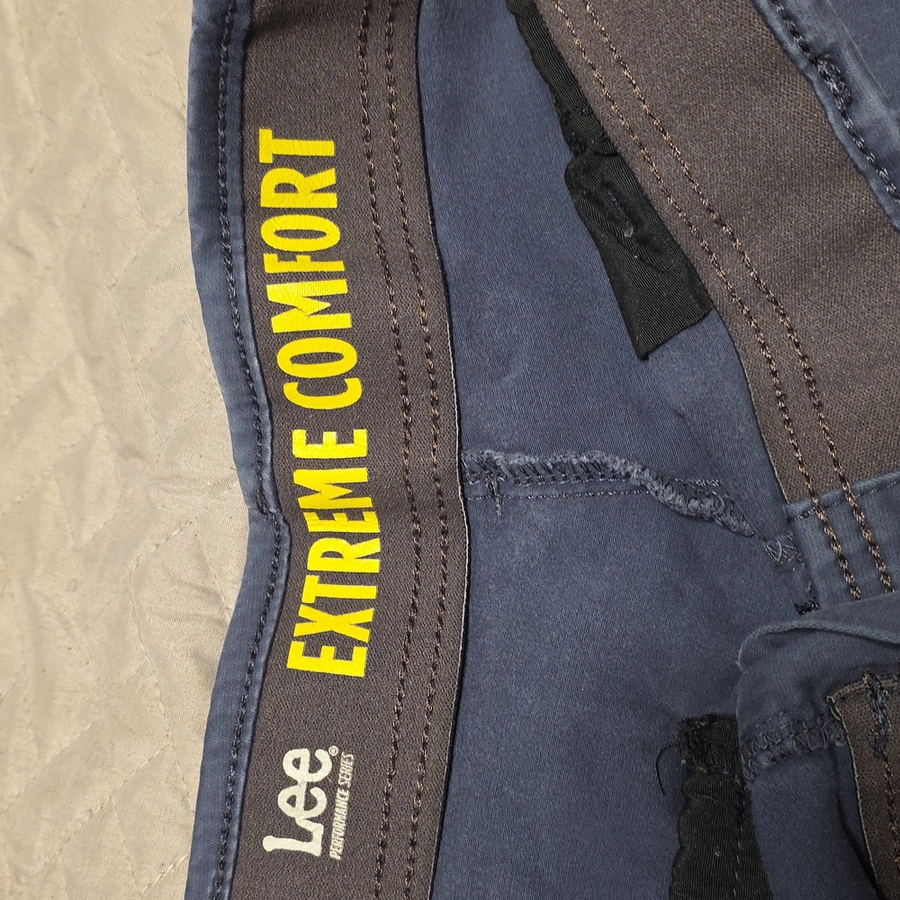 Lee Men's Navy Flat Front Shorts - Picture 2 of 3